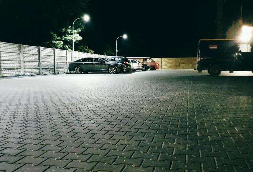 标准工作室, Noclegi M4