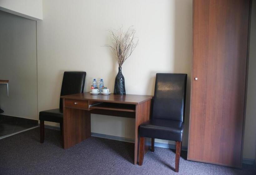 إستوديو قياسى, Noclegi M4