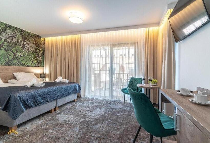 スタンダードスタジオ, Villa Solaris