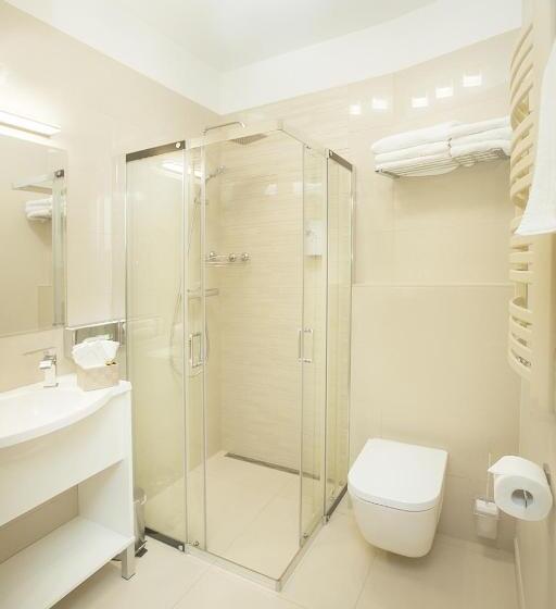 スタンダードトリプルルーム, Inter