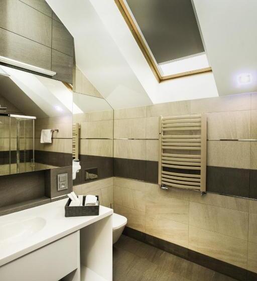 デラックストリプルルーム, Inter