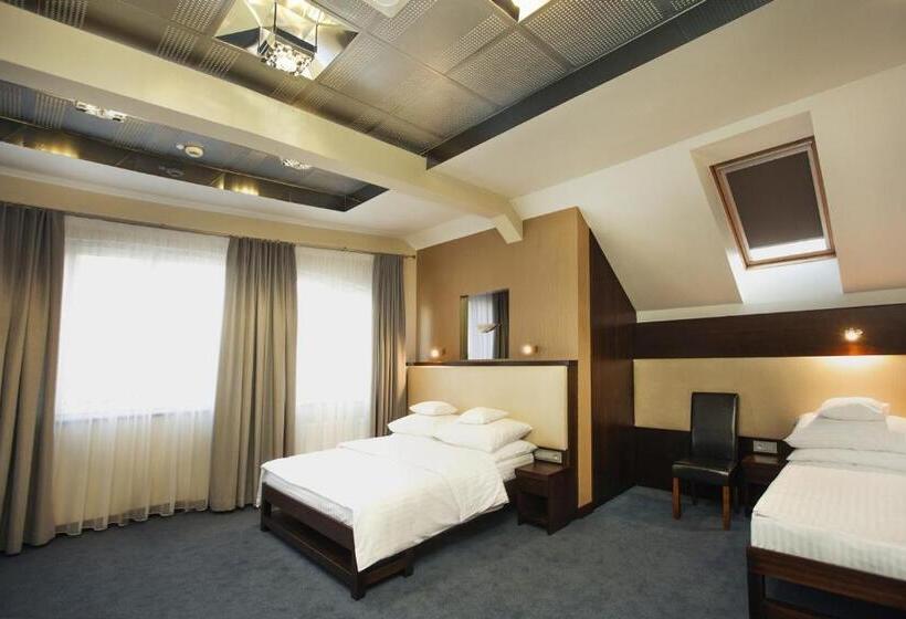 デラックストリプルルーム, Inter