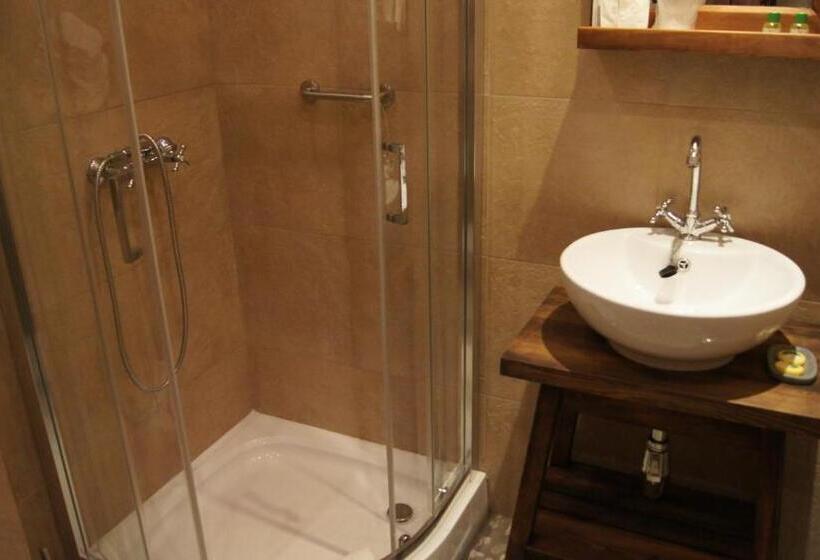 اتاق استاندارد سه نفره, Karczma Zamojszczyzna