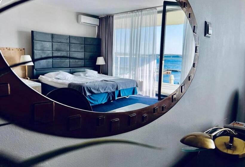 سوییت, Marina Diana