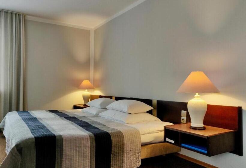 デラックスルーム, Pawłowski