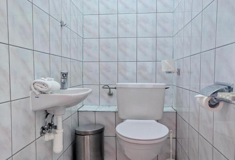 スタンダード４人部屋, Pawłowski