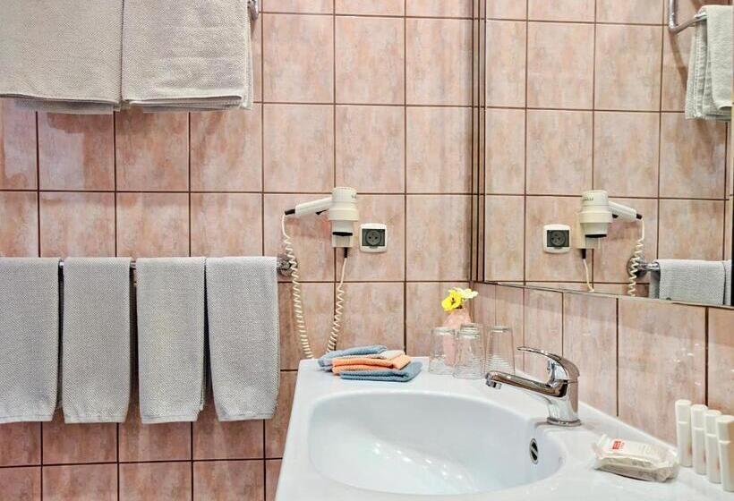 スタンダード４人部屋, Pawłowski