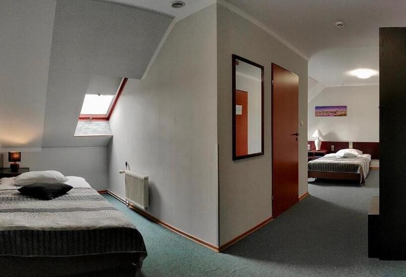 エコノミートリプルルーム, Pawłowski