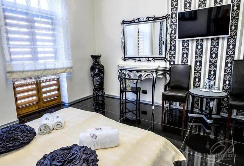 اتاق لوکس, Polonia