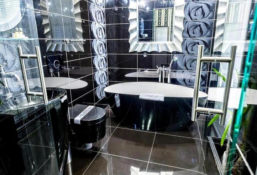 اتاق لوکس, Polonia