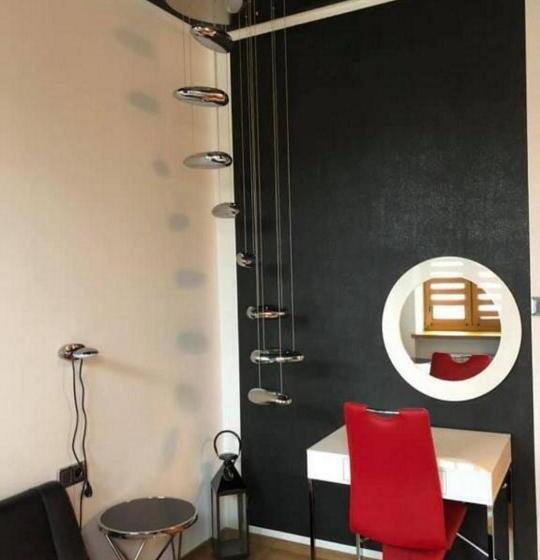 اتاق لوکس, Polonia