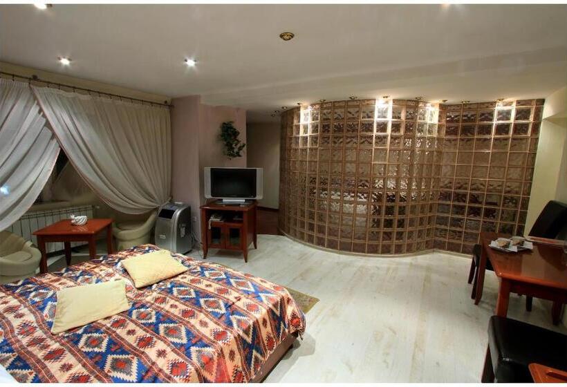 اتاق لوکس, Polonia