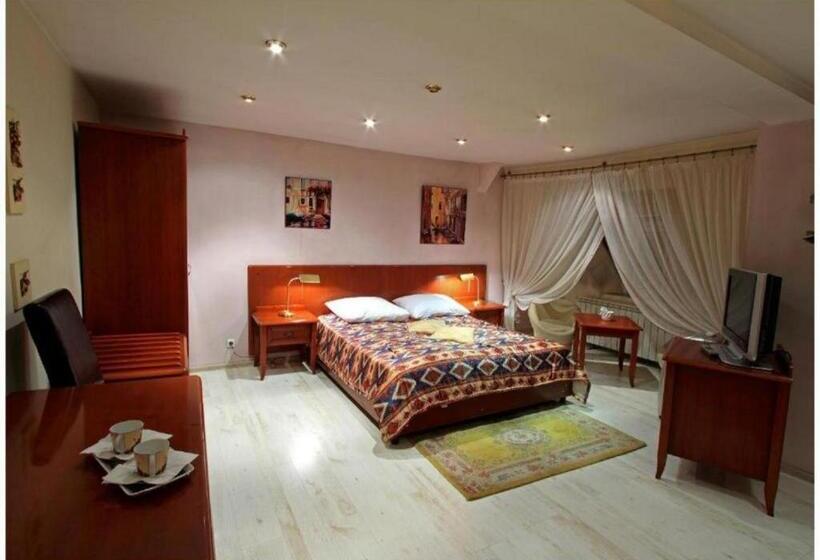 اتاق لوکس, Polonia