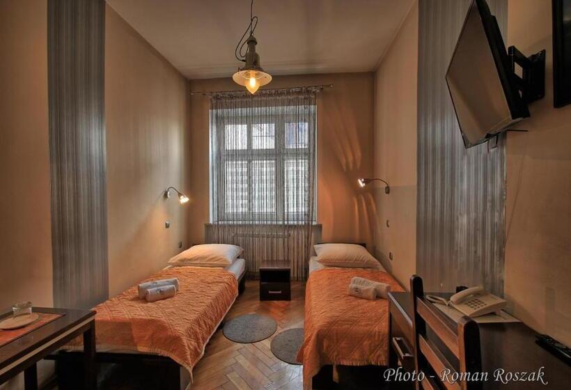 اتاق اکونومی, Polonia