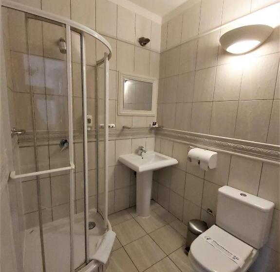 اتاق اکونومی, Polonia