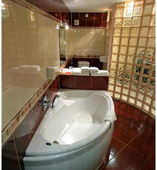 اتاق لوکس, Polonia