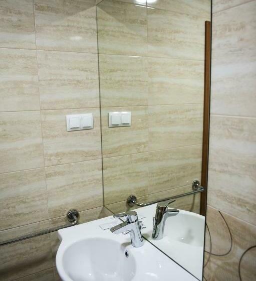 컴포트 트리플 룸, Auto Port Renice