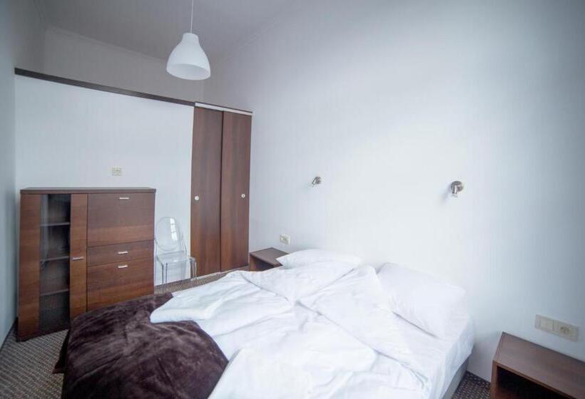 آپارتمان 2 خوابه, Operahostel