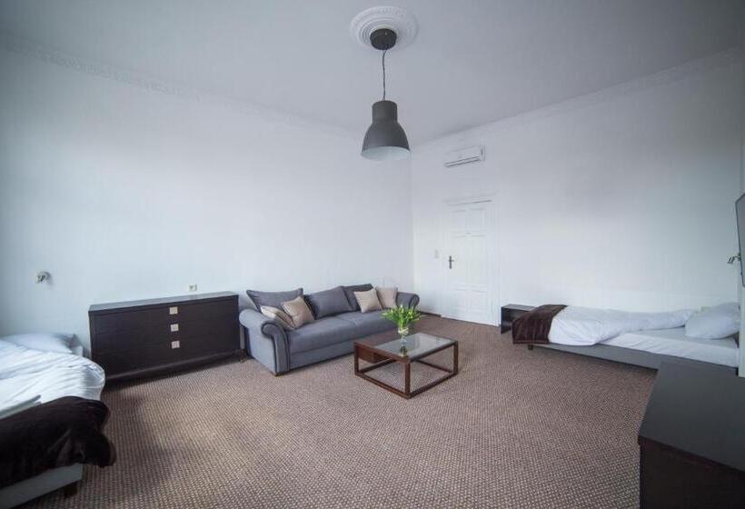 آپارتمان 2 خوابه, Operahostel