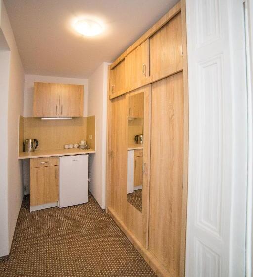 آپارتمان 2 خوابه, Operahostel