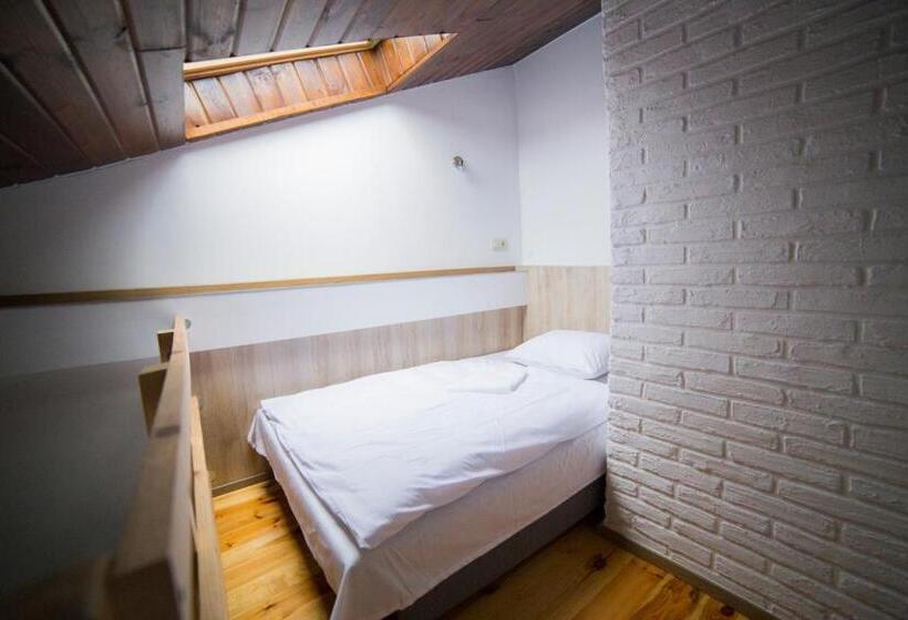 اتاق عادی, Operahostel