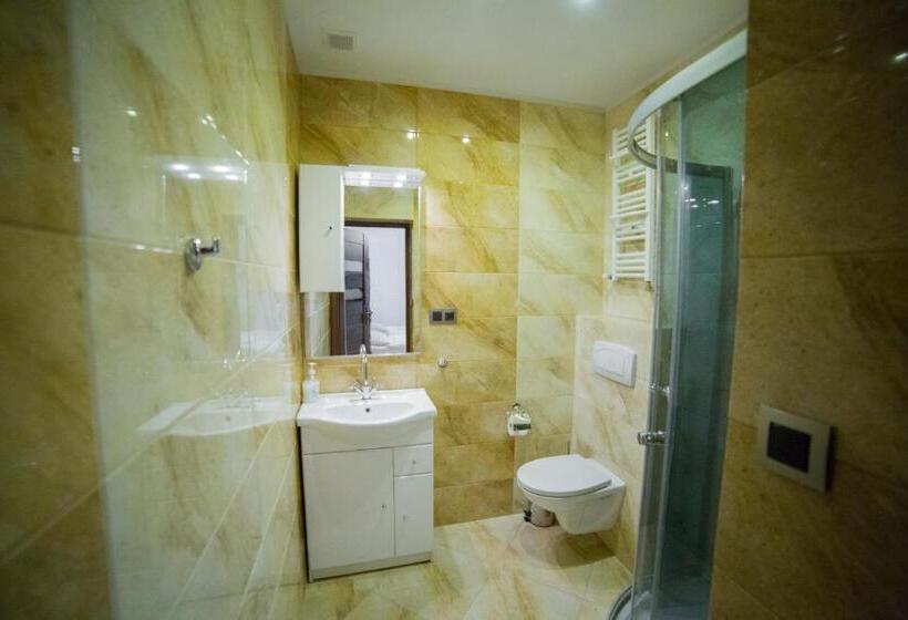 اتاق استاندارد, Operahostel