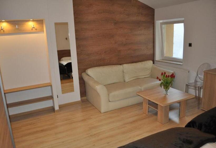 اتاق استاندارد, Operahostel