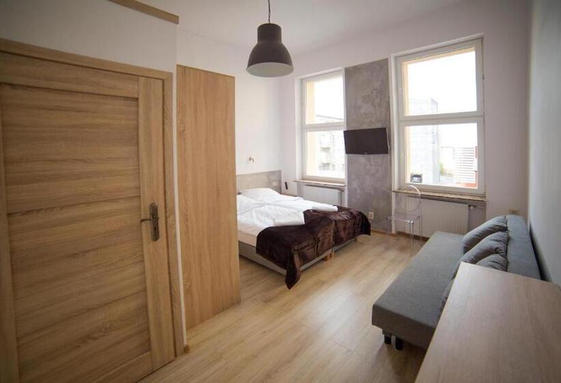 اتاق استاندارد, Operahostel