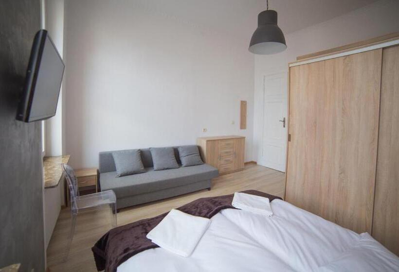 اتاق استاندارد, Operahostel