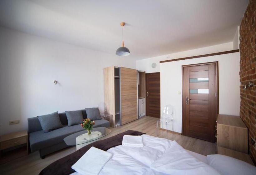 اتاق راحتی, Operahostel