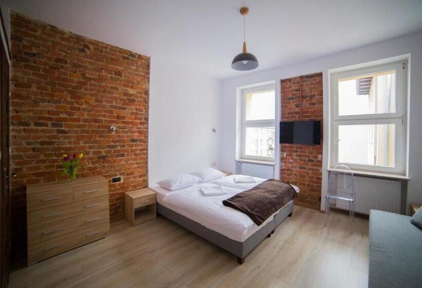 اتاق راحتی, Operahostel