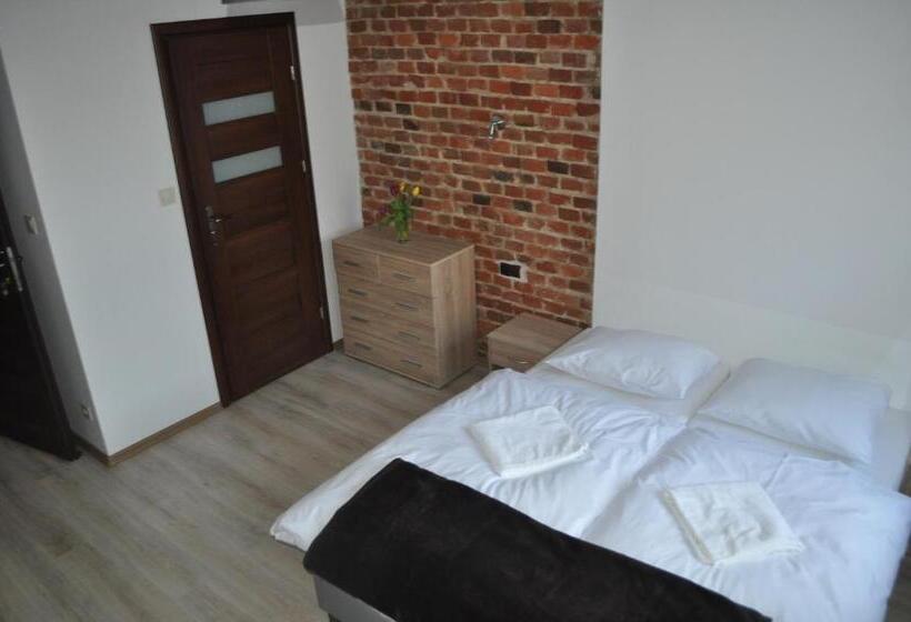 اتاق راحتی, Operahostel