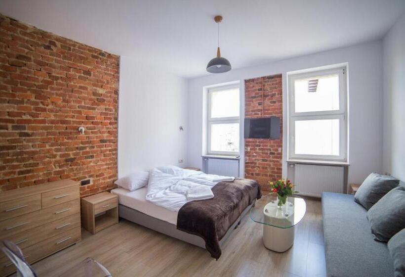 اتاق راحتی, Operahostel