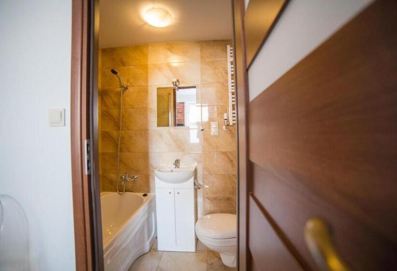 اتاق راحتی, Operahostel