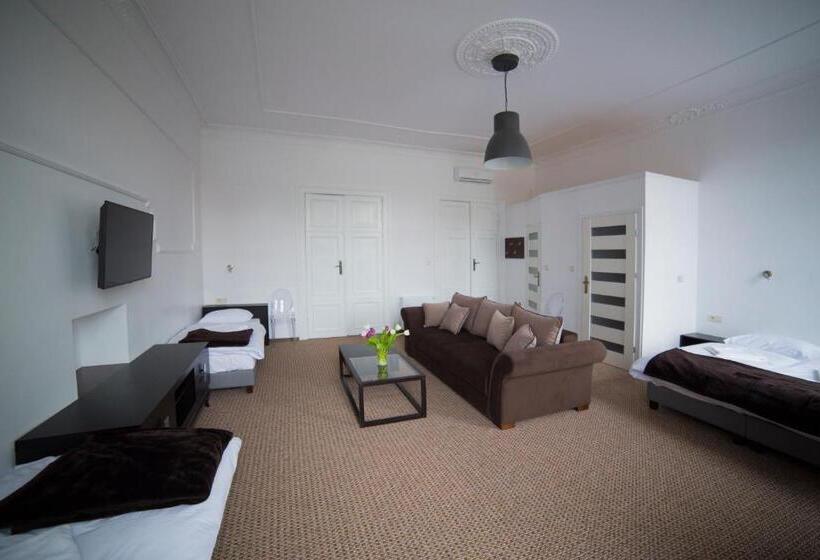 اتاق استاندارد چهار تخته, Operahostel