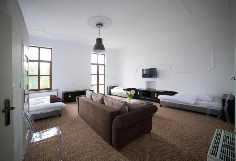 اتاق استاندارد چهار تخته, Operahostel