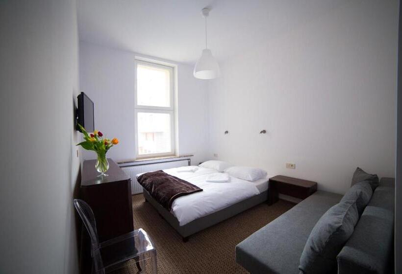 اتاق استاندارد, Operahostel