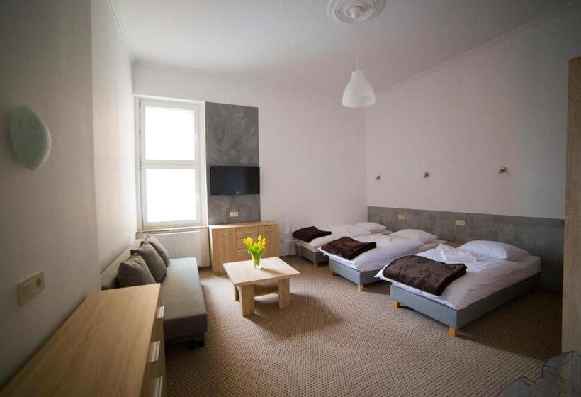 اتاق استاندارد چهار تخته, Operahostel