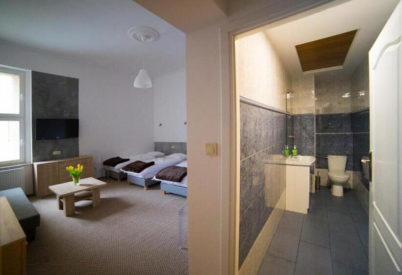 اتاق استاندارد چهار تخته, Operahostel