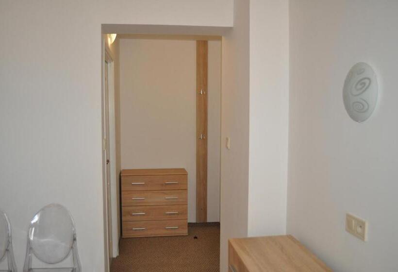 اتاق استاندارد چهار تخته, Operahostel