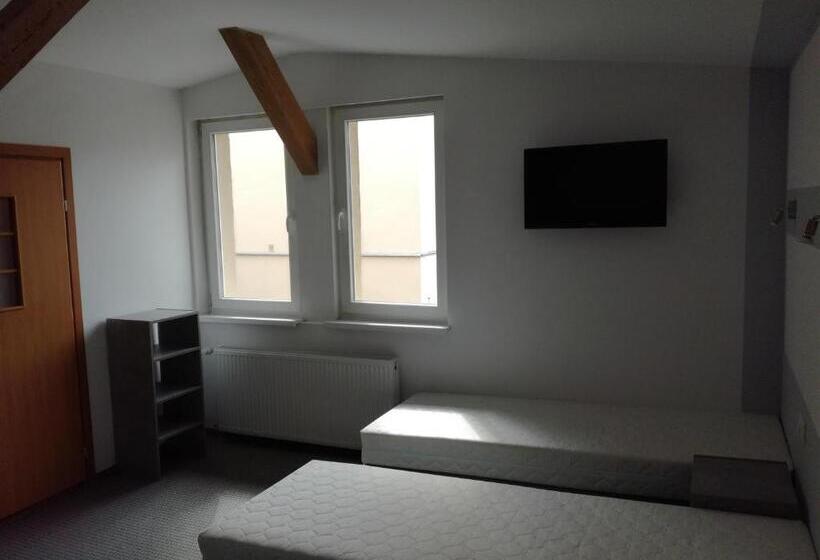 اتاق راحتی سه تخته, Operahostel