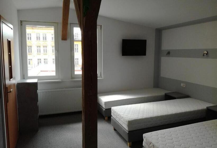 اتاق راحتی سه تخته, Operahostel