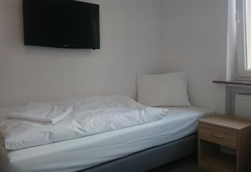 اتاق عادی, Operahostel