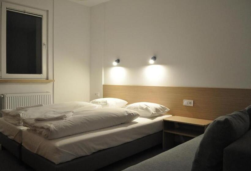 اتاق اکونومی, Operahostel