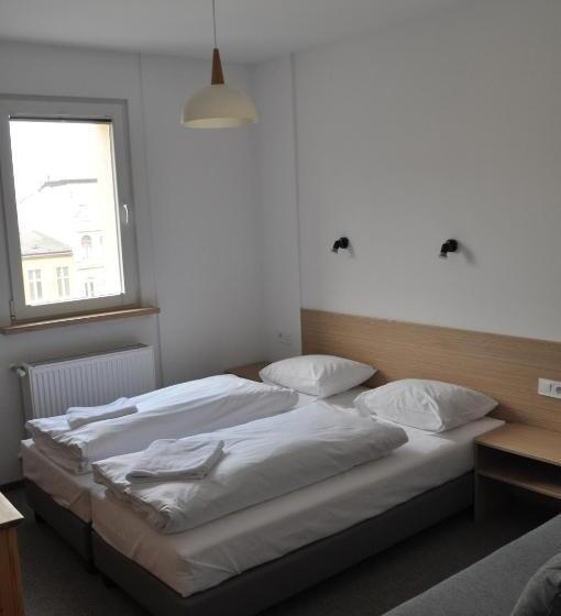 اتاق اکونومی, Operahostel