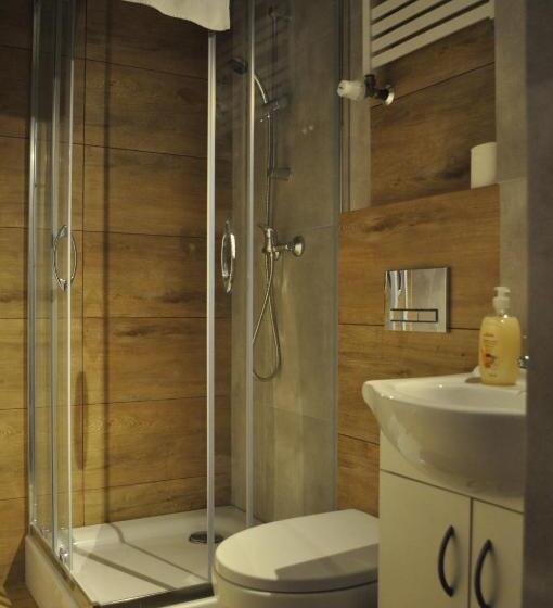 اتاق اکونومی, Operahostel