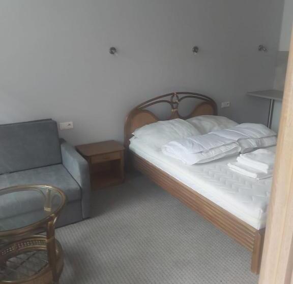 اتاق راحتی سه تخته, Operahostel