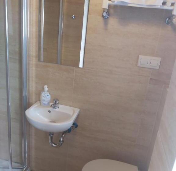 اتاق استاندارد یک نفره, Operahostel