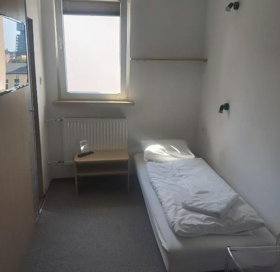 اتاق استاندارد یک نفره, Operahostel