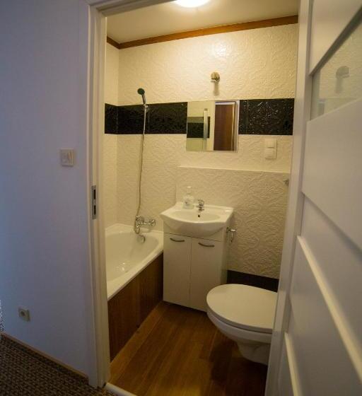 اتاق استاندارد, Operahostel